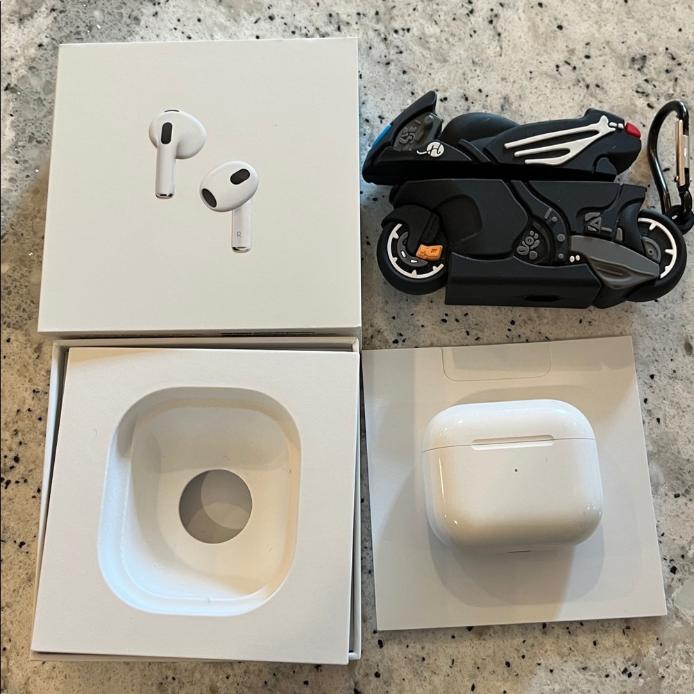 AirPods (3rd generation) with MagSafe Charging Case Model A2565 A2564 A2566